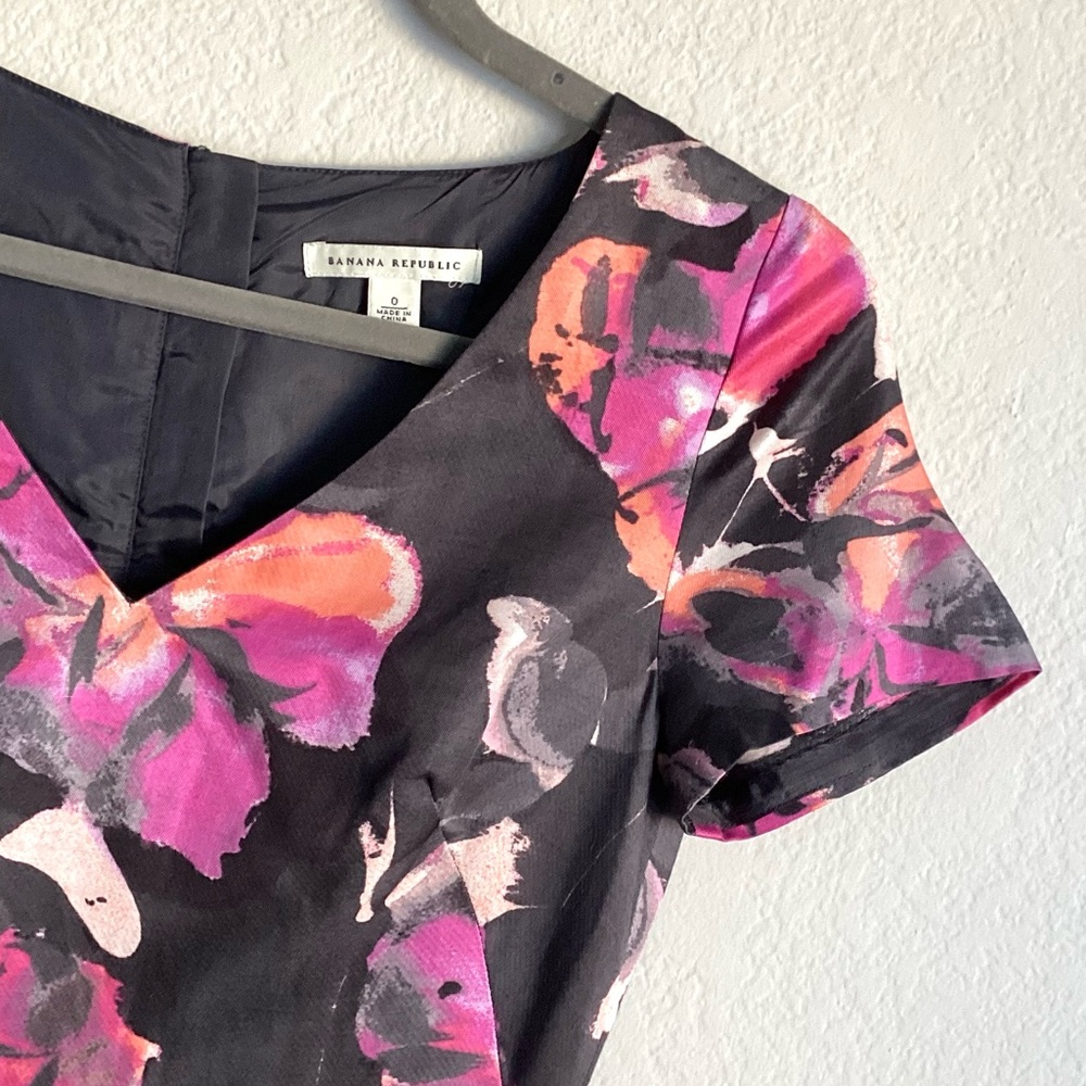 \Banana Republic\ Floral Fitted Midi Dress - Picture 2 of 16